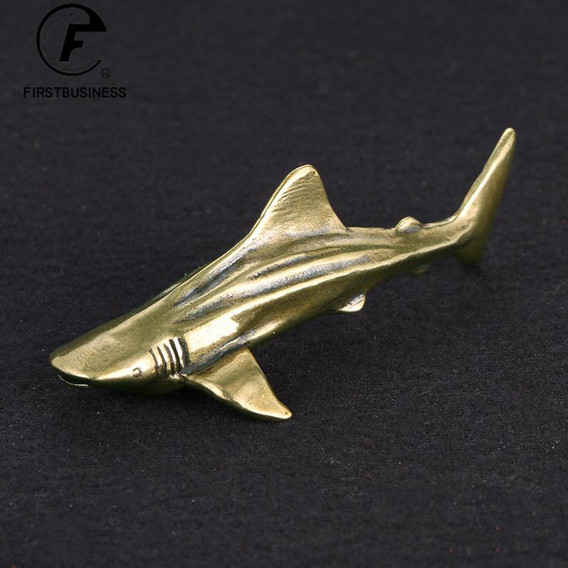 Metal Pirinç Köpekbalığı Figürleri Vintage Deniz Hayvanı Küçük Heykeli Masaüstü Süsler Ofis Süslemeleri El Sanatları Aksesuarları Çocuk Hediyeler