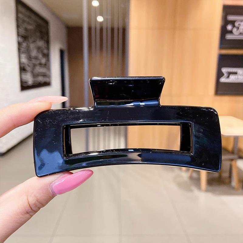 Versatile Milk Coffee Hair Clip: Large, Simple Shark Design for Women