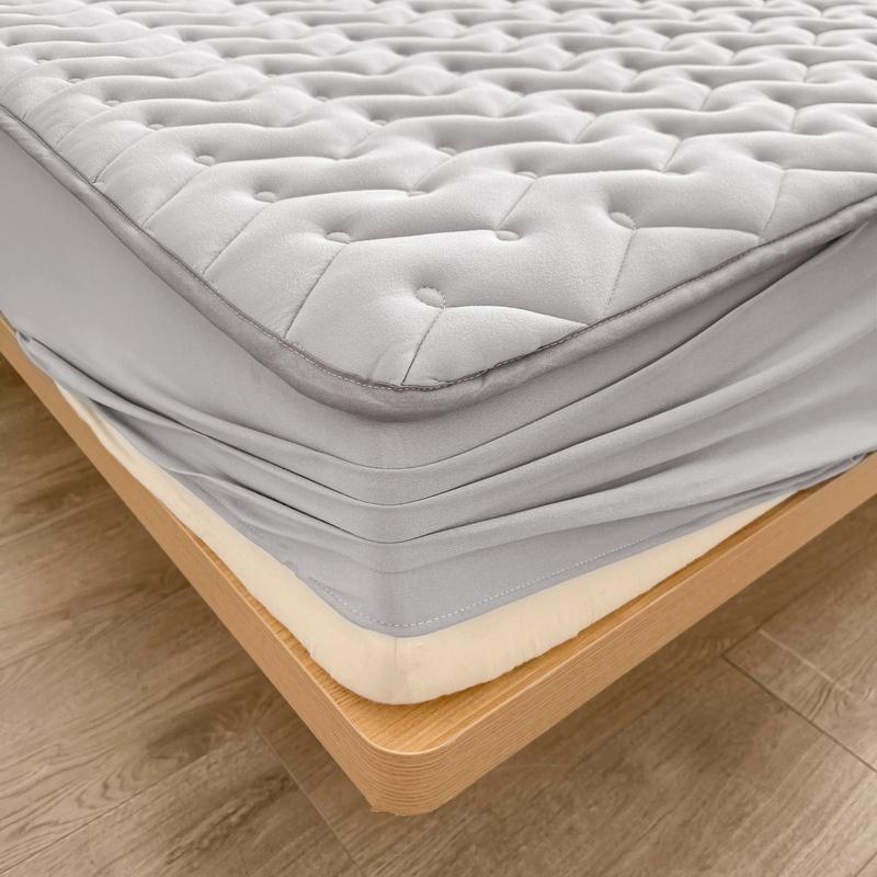 2025 New Solid Color Waterproof Bed Hat Wavy Cotton Anti-bacterial Mattress Cover Protector Skin-friendly Bed Cover with Elastic