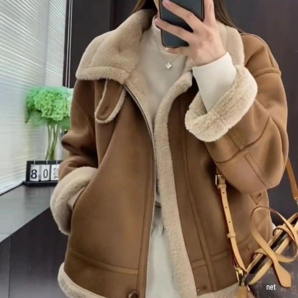 ქალის მოტოციკლეტის ქურთუკი ცხვრის მატყლის, ტყავის და ბეწვისგან - გასქელებული პლუშის ბამბით სავსე ქურთუკი 2023 წლის შემოდგომა/ზამთრისთვის