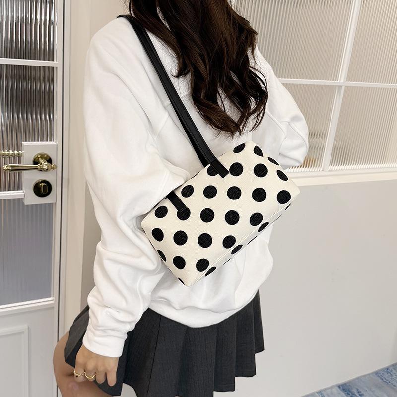Textured, Fashionable, Simple and Stylish Single-shoulder Bag for Carrying As A Handbag, Pillow-shaped Bag