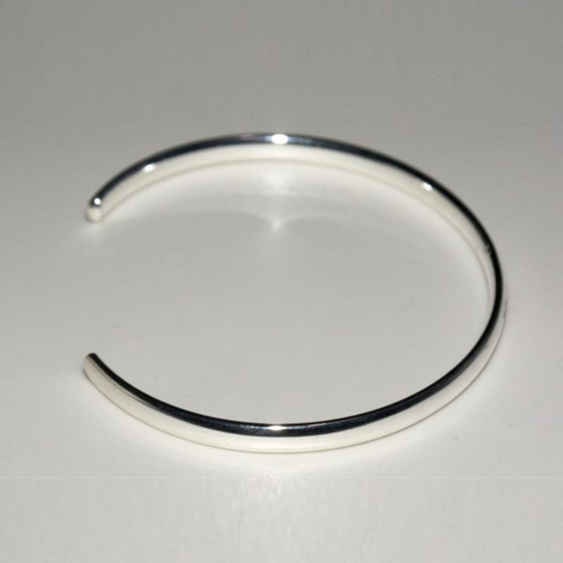 sOnyO Daily Silver Bangle