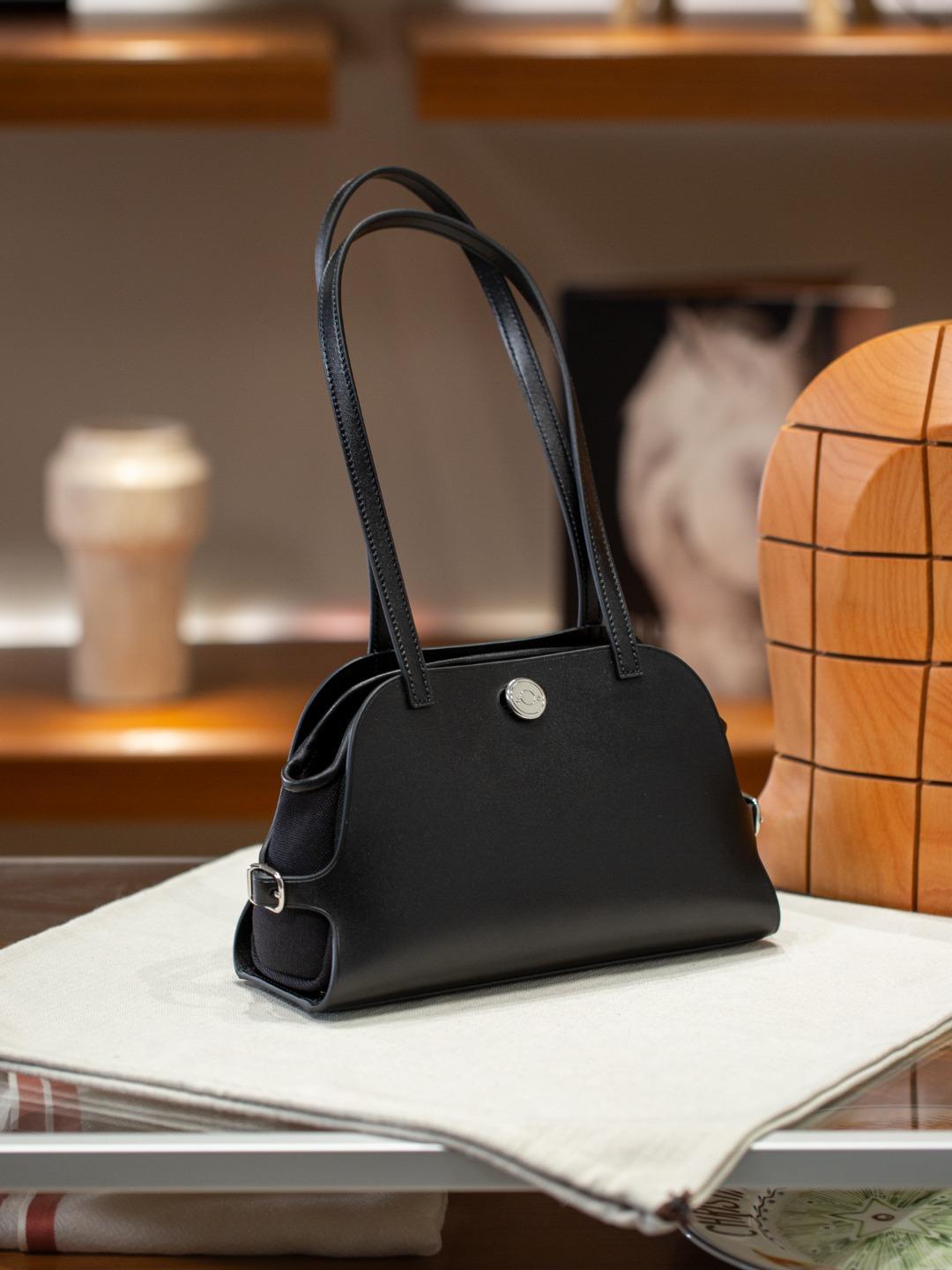 

Tabier Высококачественная Мода Ручная Работа Ремешок Пакет Коровья Кожа Ретро Сто Деталей Однокожаная Сумка 26cm чёрный