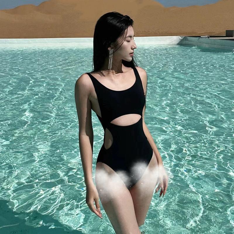 Swimsuit women's new high-end design sense hollow one-piece swimsuit covering meat and showing thinness swimsuit advanced sense