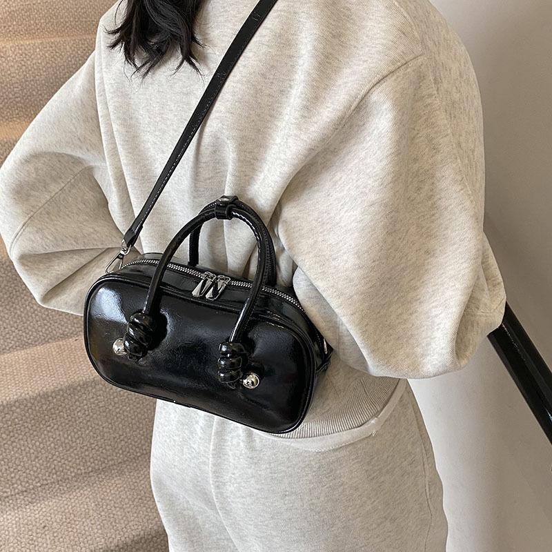 High sense Boston bag women's fashion niche design 2025 new spring and summer messenger bag portable bowling bag