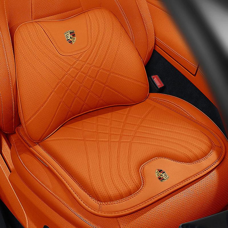 Porsche Jármű Komfort Készlet: Fejtámla, deréktámasz és ülőpárna a nyak és a hát kényelméért a Cayenne, Macan, Panamera, 718 és Taycan modellekben.