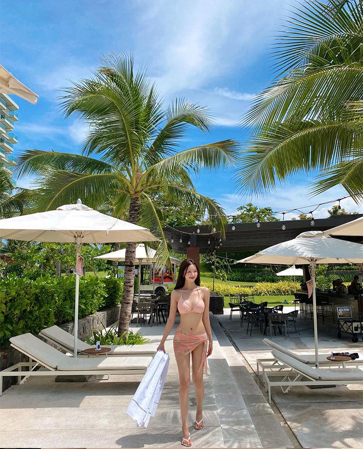 Women's Hot Selling Three-Piece Swimsuit Set: Sexy Bikini with Tummy Control & Slimming Design for Beach & Hot Spring