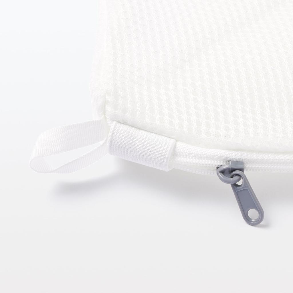 MUJI Polyester Cushion Mesh Laundry Net for Underwear 28.5cm X 20cm X 20cm 83932404