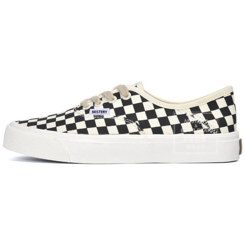 Black and white plaid shoes women's new round head canvas shoes women's shoes 566