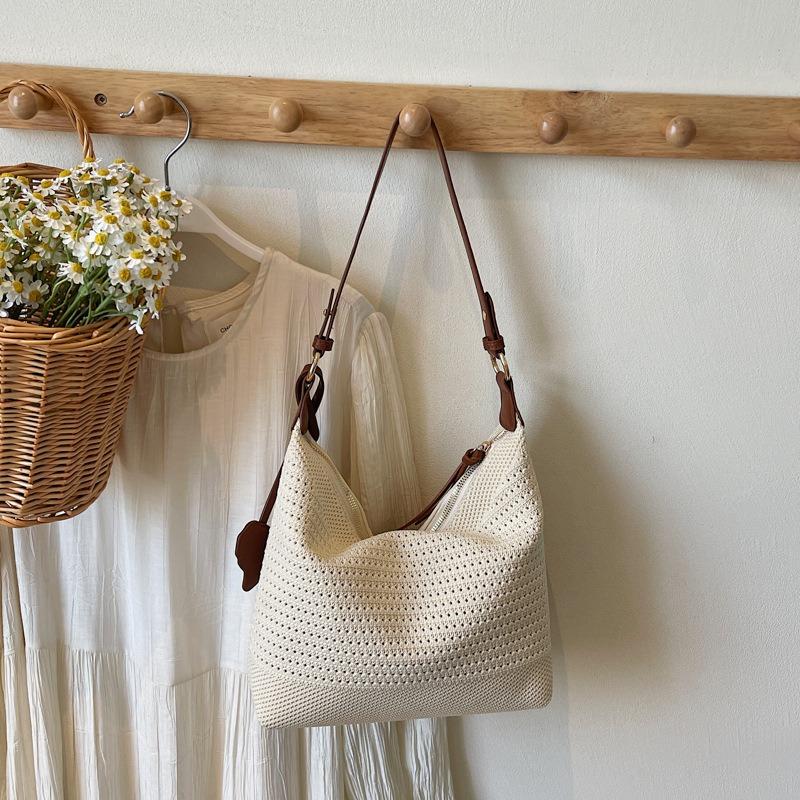 Summer lazy wind large-capacity tote bag women's new niche light luxury hand-woven underarm bag beach bag