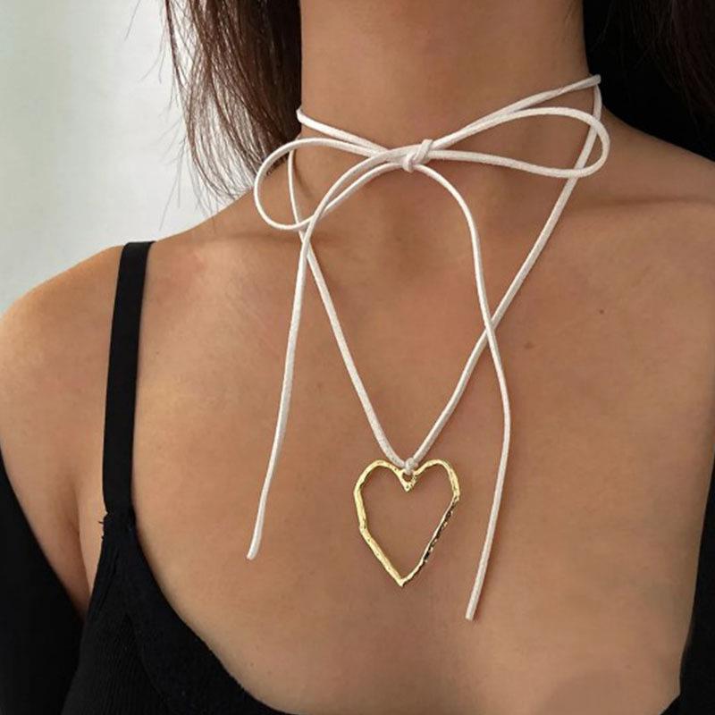 New Goth Black Velvet Big Heart Pendant Choker Necklace for Women Elegant Weave Knotted Bowknot Adjustable Chain Jewelry