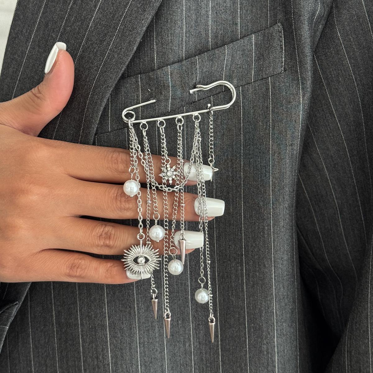 

Fashion Imitation Pearl Rivet Evil Eye Pendant Tassel Brooch for Women Personality Charm Trousers Shortened Pins Rock Jewelry