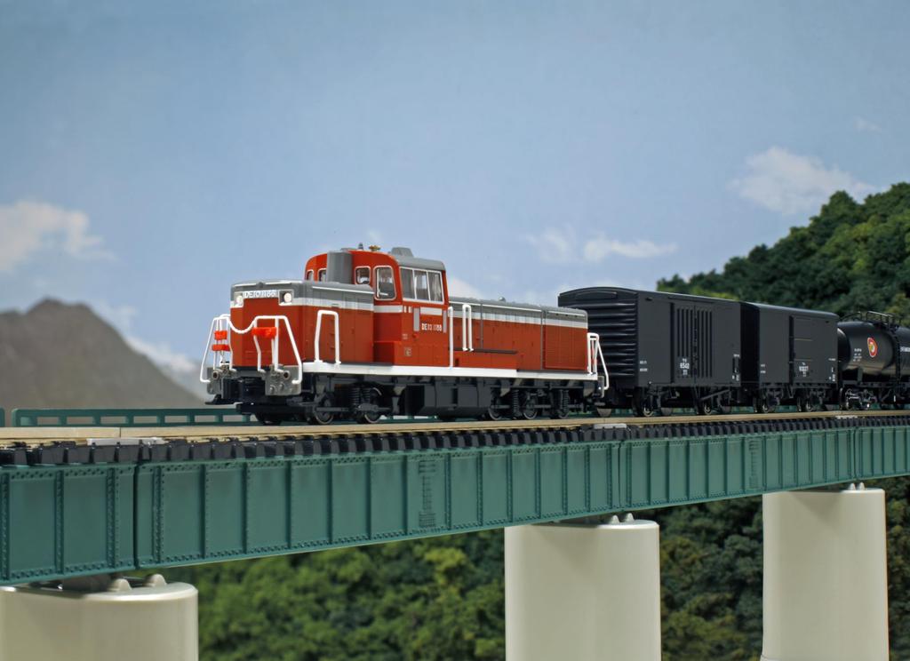 KATO N Gauge DE10 Warm Climate Type Diesel Locomotive Model Train 7011-2