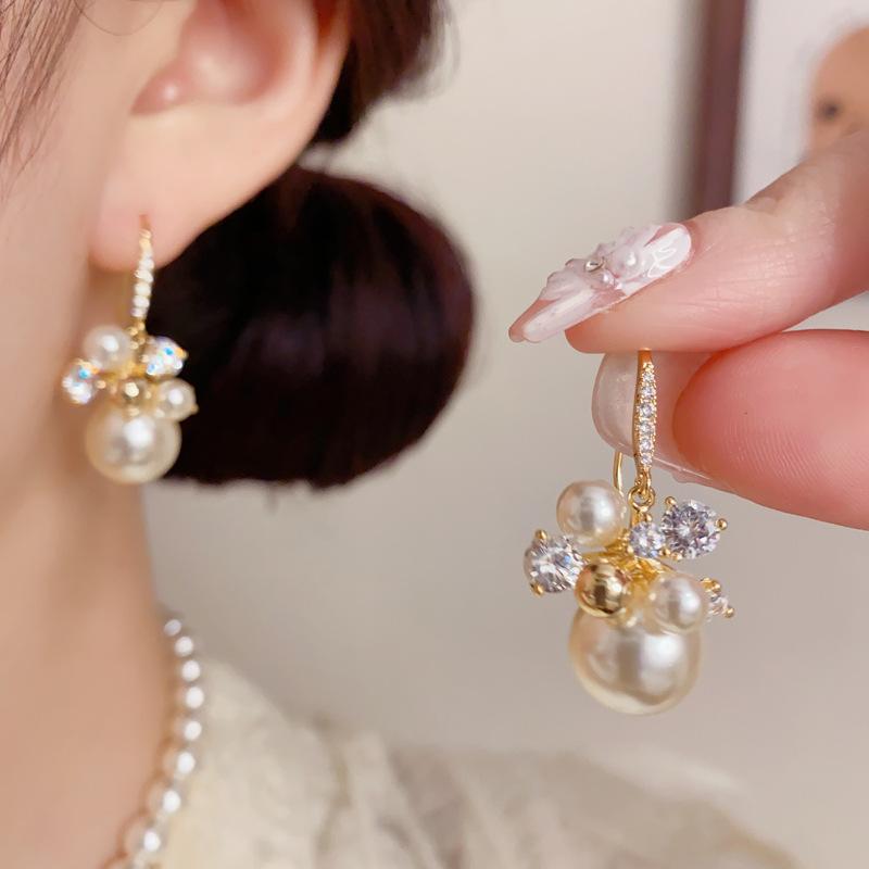 Female Light Luxury Exquisite Fashion Versatile Earrings 1 pair золотой