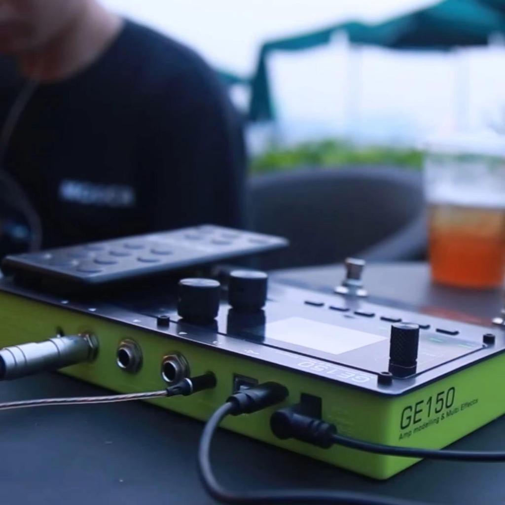 MOOER GE150 Guitar Multi-Effects Pedal with 9 Effect Types & Amp Simulation