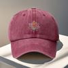 Eine Baseballkappe mit einem regenbogenfarbenen Lotus-Print im klassischen, gewaschenen Vintage-Stil, perfekt für Outdoor-Freizeitsport und