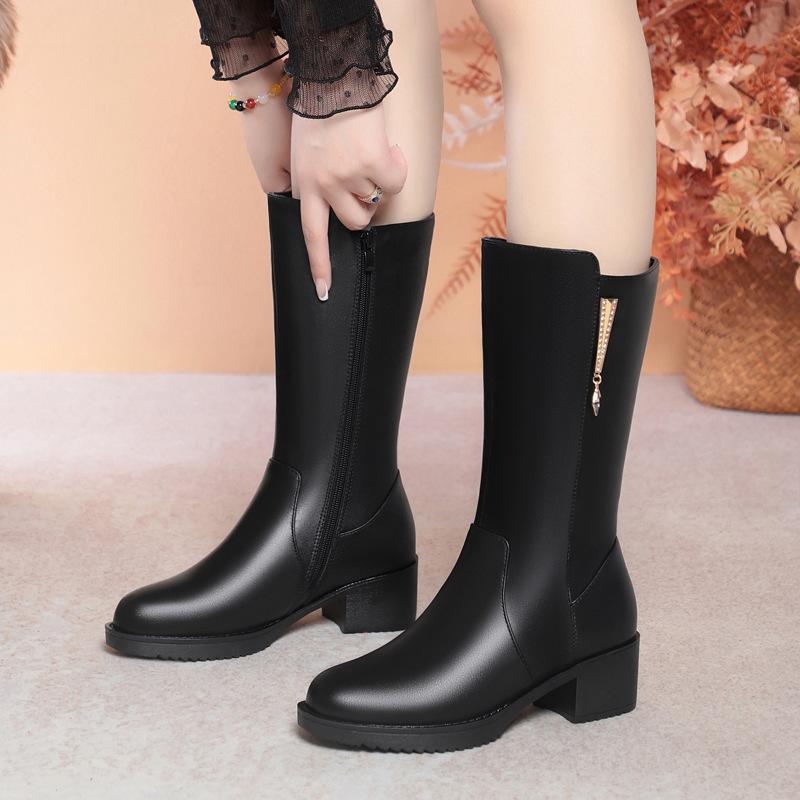 Bottes chaudes en laine mi-mollet pour femme Hiver Semelle extérieure en caoutchouc Doublure polaire Antidérapant Talon moyen Bottines en cuir Bout rond Décontracté