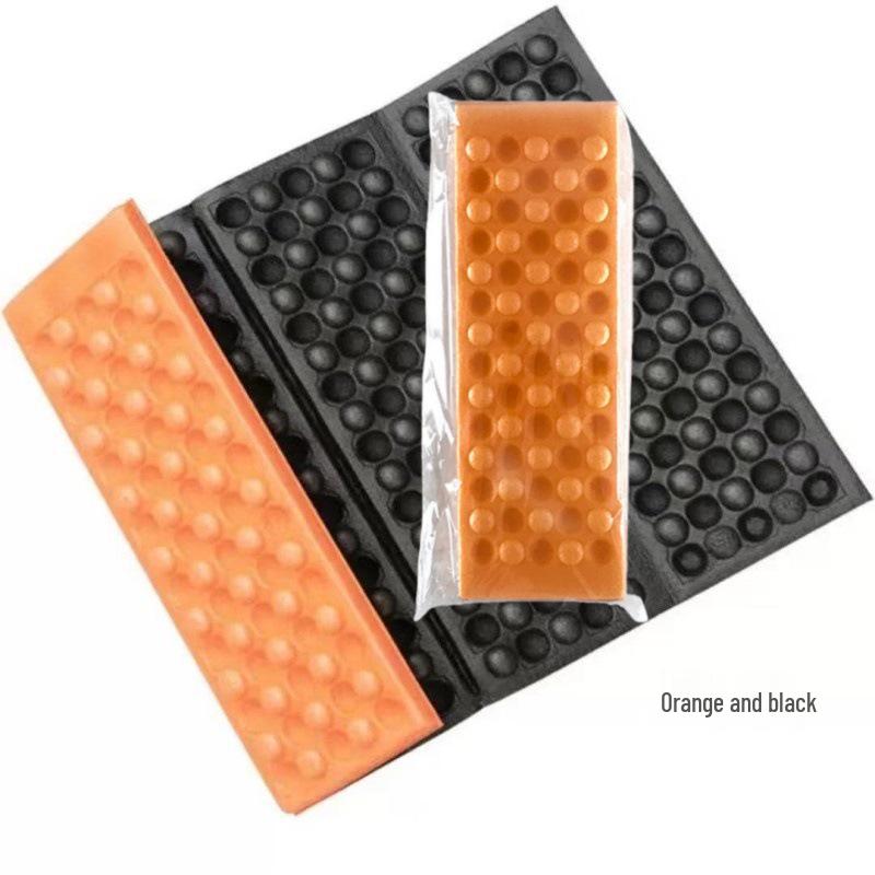 XPE Four-Fold Portable Outdoor Seat Cushion: Moisture-Proof Honeycomb Egg Crate Picnic Mat with Foam Insulation