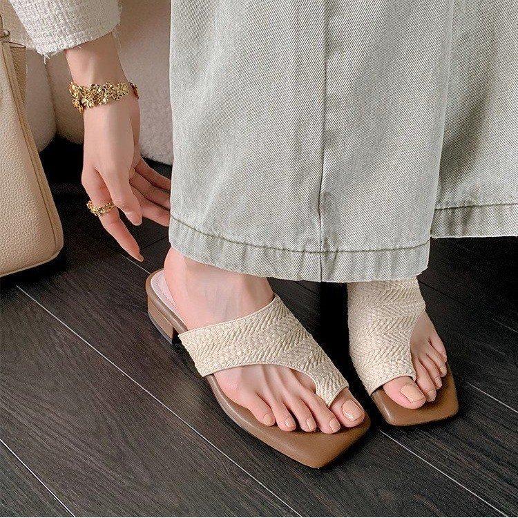 Sheepskin version~ Temperament square head woven straw cover toe flip-flops women's summer wear casual vacation pinch foot cool slippers
