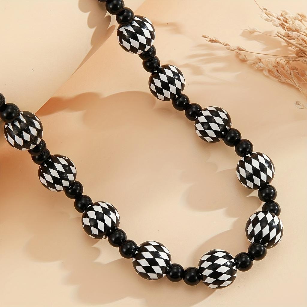 European and American Retro Black and White Checkerboard Contrasting Color Design Beaded Long Necklace Simple