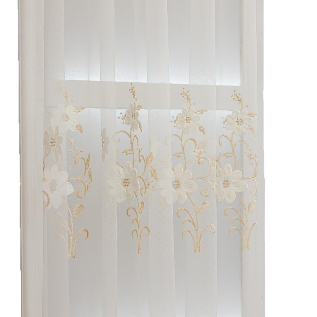 Tenda a Pannello Bianca Ricamata con Fiori Tridimensionali – Rete Filtrante per Arredamento Elegante