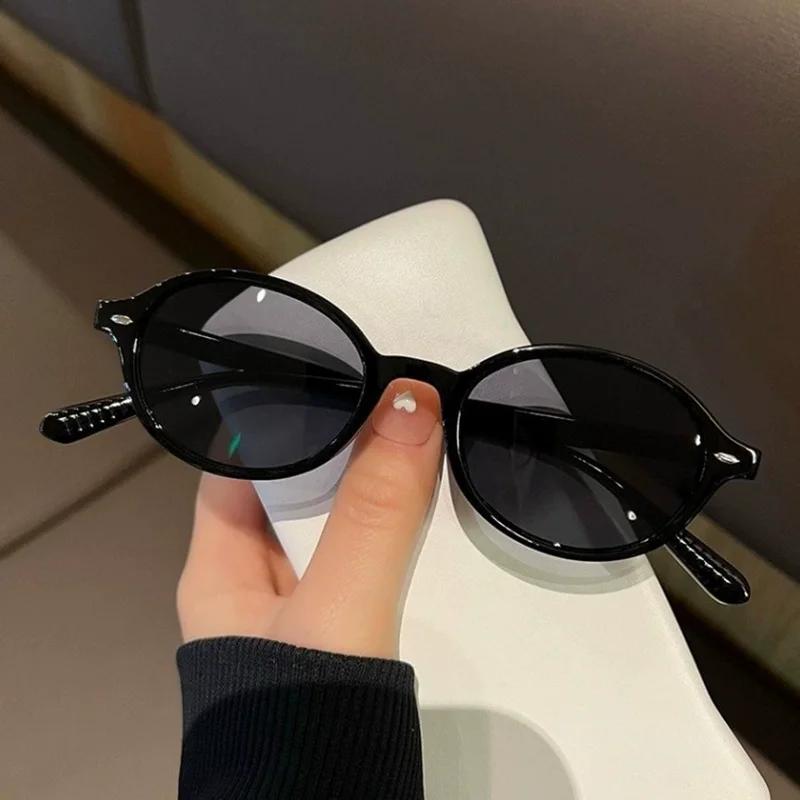 Fashion Korean Black Frame Oval Tea Piece Sunglasses Female Men Uv Protection Lightweight Small Frame Sunglasses UV400 Shades