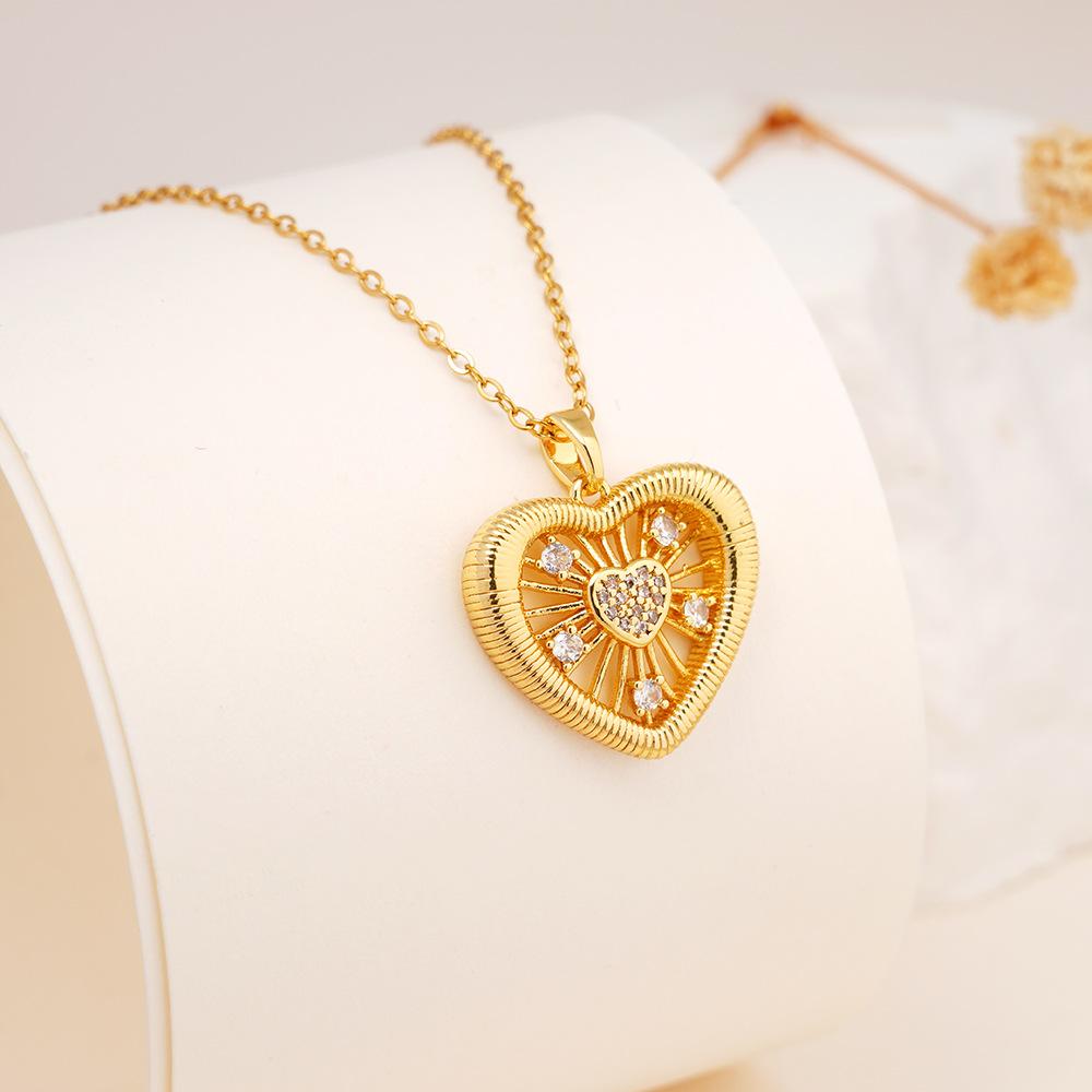 

Vintage Zircon Butterfly Heart Clover Pendant Necklaces for Women Stainless Steel Chain Classic Jewelry Accessories Gifts