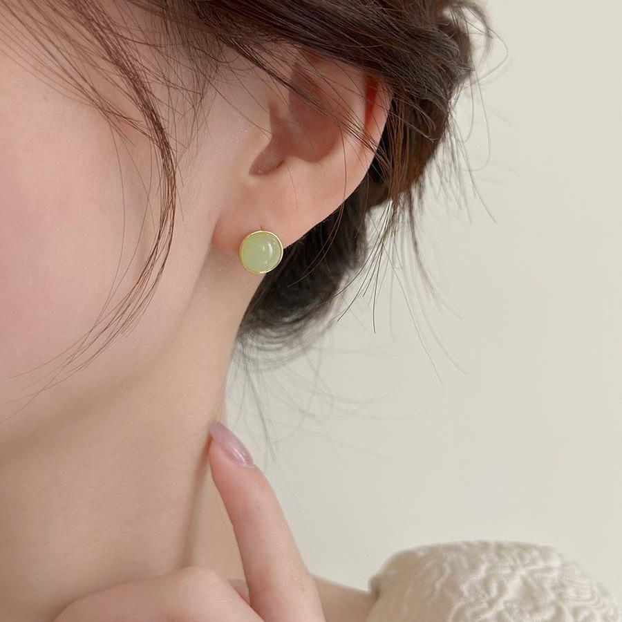 Elegant Green Chinese-Style Earring Clips - Summer Collection: Light Luxury, Exquisite Design