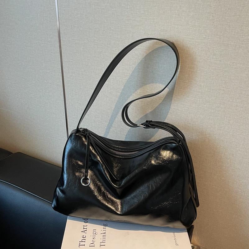 Autumn and Winter Retro Premium Underarm Bag Women's Bag 2025 New Simple Pillow Bag Large Capacity Shoulder Messenger Bag