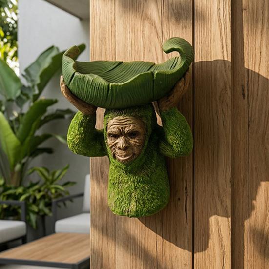 Green Orangutan Bird Feeder Outdoor Wall-mounted Bird Feeder Garden Sculpture Wild Bird Feeder Decorative