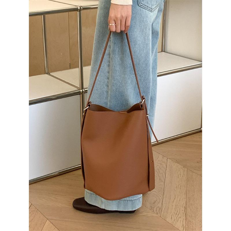 New Shoulder Bag Women's Large-capacity Soft Leather Bucket Bag Women's High-end Sense Simple and Fashionable Portable Cylinder Bag Women