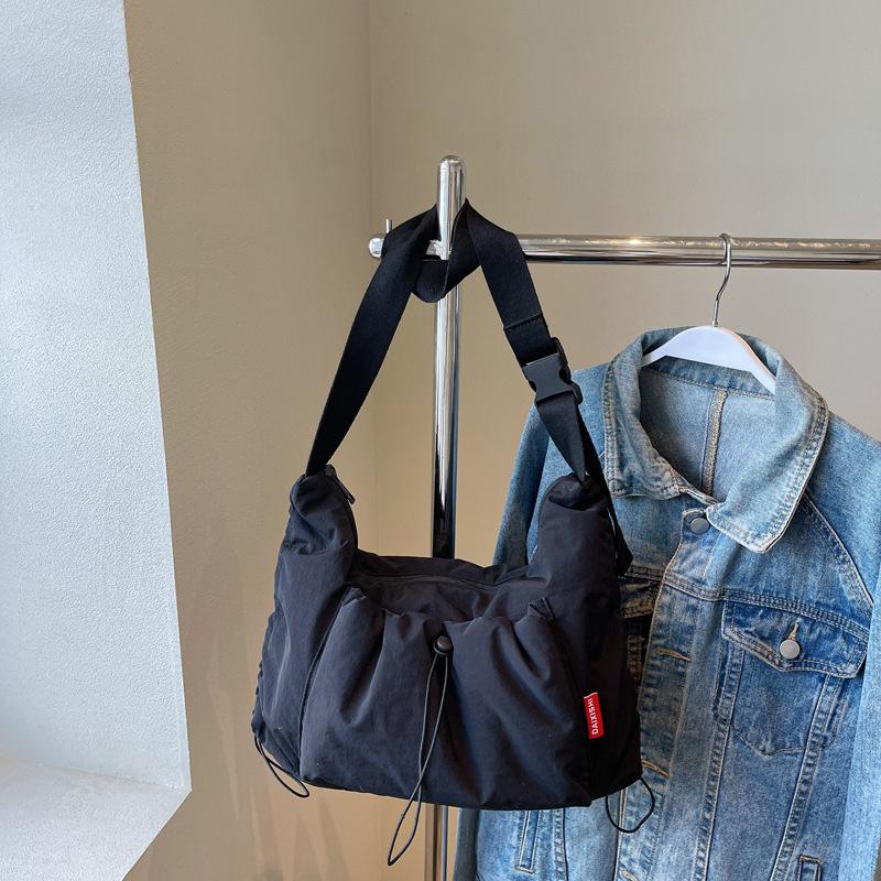 Bag women's large-capacity new simple and versatile pleated shoulder messenger bag class tote bag