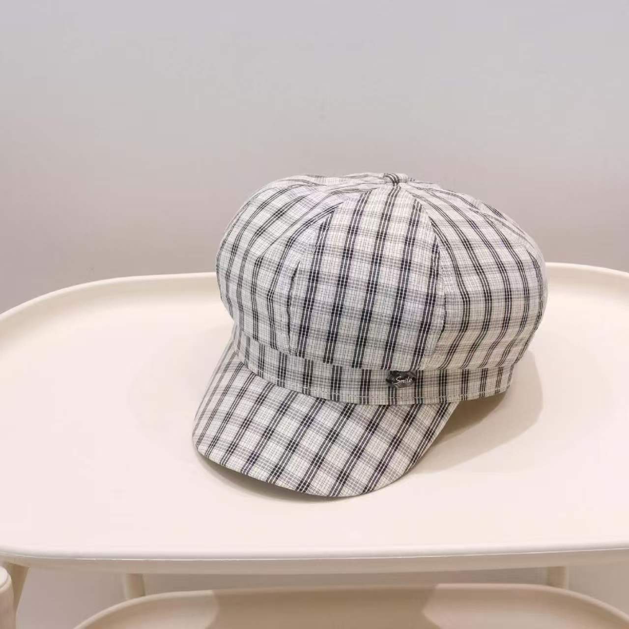 

2026 New Vintage Plaid Octagonal Beret Hat Women Cute Metal Label Cloud Beret Newsboy Cap All-match Spring Summer 56-58cm чорний
