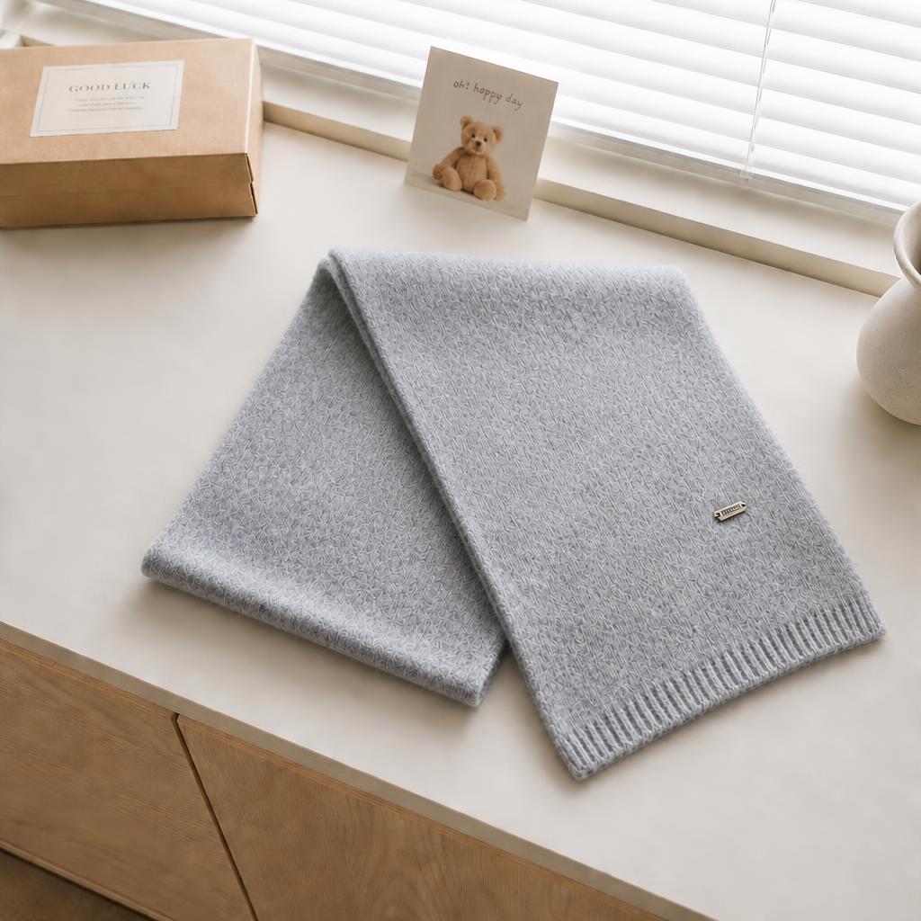 Contains Korean version of wool knitted scarf for women's winter versatile new high-end warm versatile scarf for white women