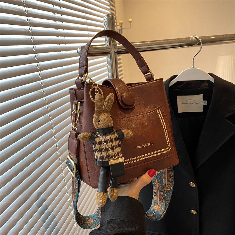 Sac ethnique tendance pour femme - Sac à bandoulière simple et rétro, texture couleur unie et toucher luxueux pour le transport.