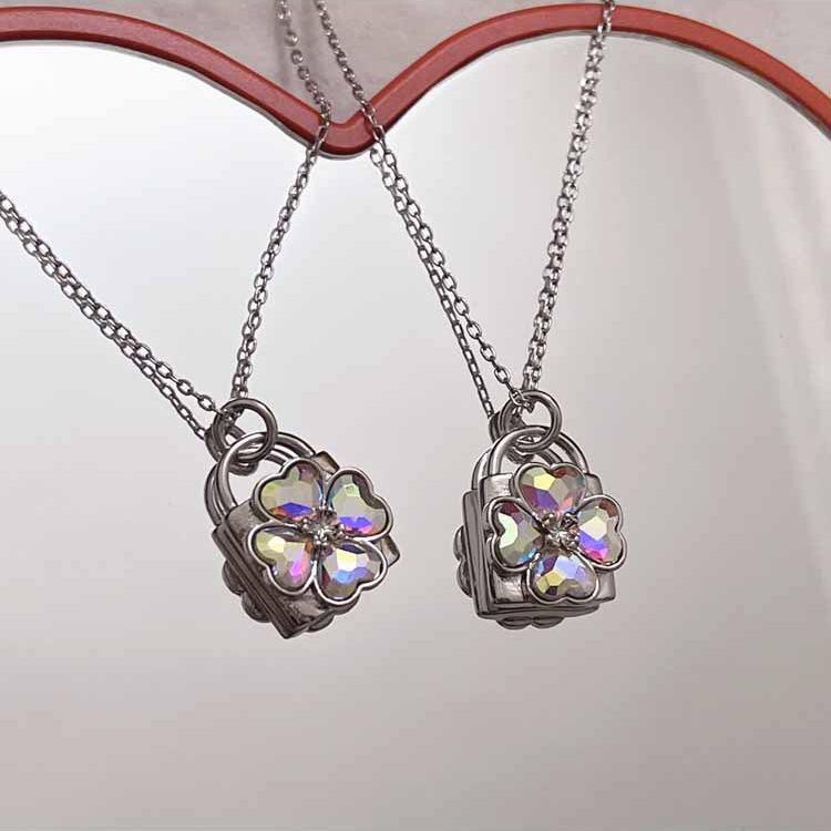 Elegant Heart Lock Necklace with Clavicle Chain - Chic & Versatile Jewelry for Women