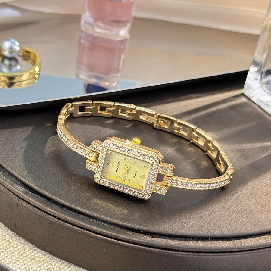 Utsökt Damklocka Enkel Fyrkantig Helt Diamant Digital Kvarts Klocka Guld Rostfritt Stål Armband Dam Klänningsklocka Gåvor