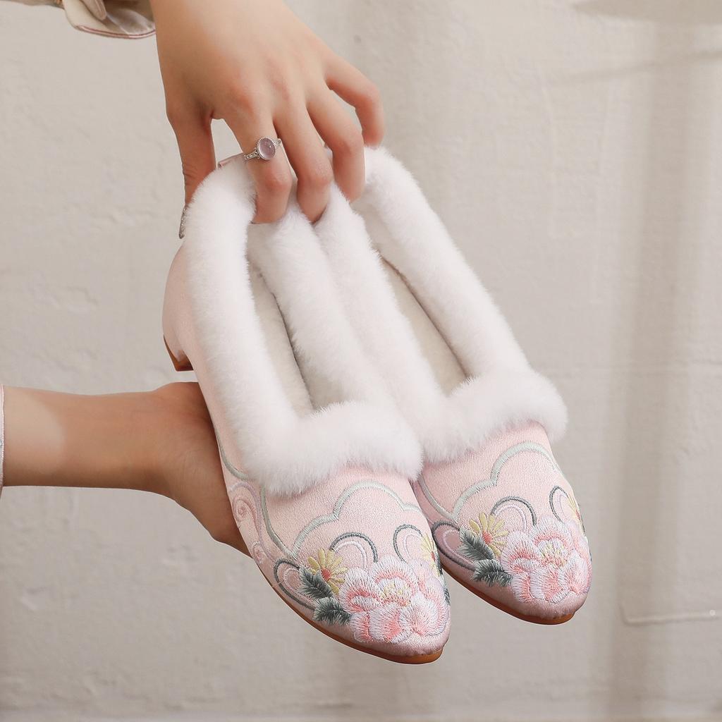 2024 winter new product fleece piping fashion pointed embroidered cloth shoes autumn and winter fleece one-pedal women's cotton shoes