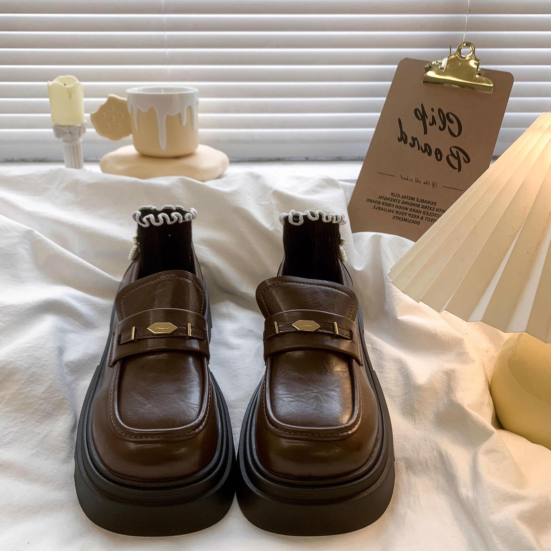 

Нескользящие новогодние туфли на толстой подошве с толстым каблуком для женщин, для отдыха, осенью, износостойкие, универсальные, в британском стиле, маленькие кожаные 35 коричневый