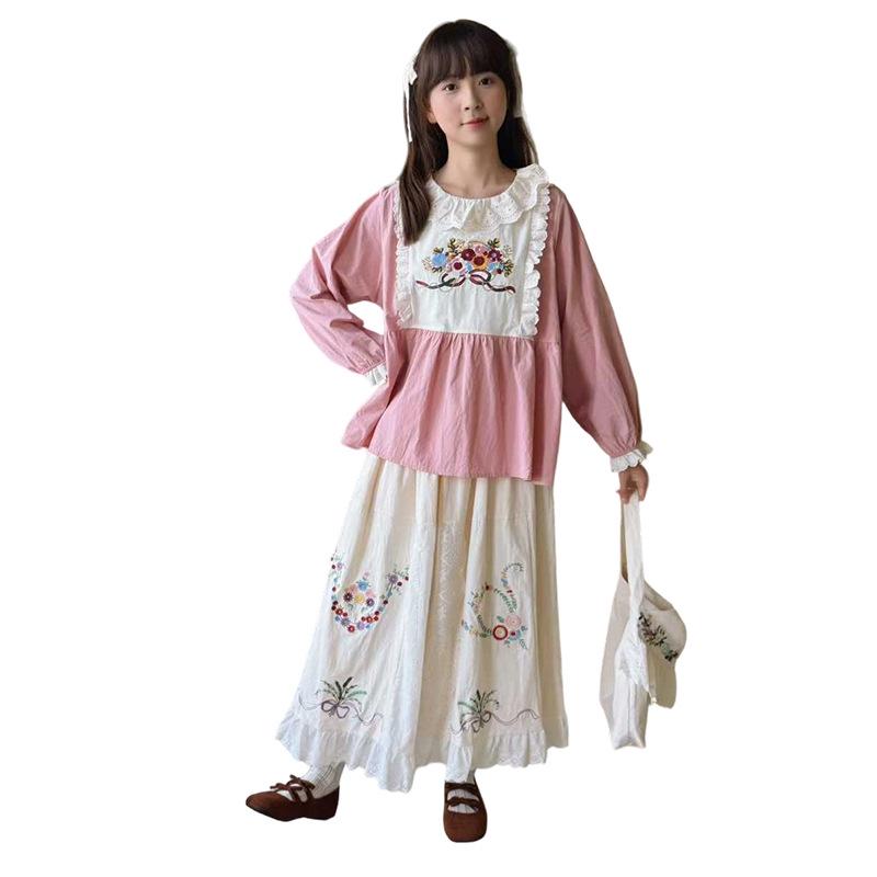 2025 Autumn Forest Style Color Block Lace Trim Embroidered Round Neck Long Sleeve Top