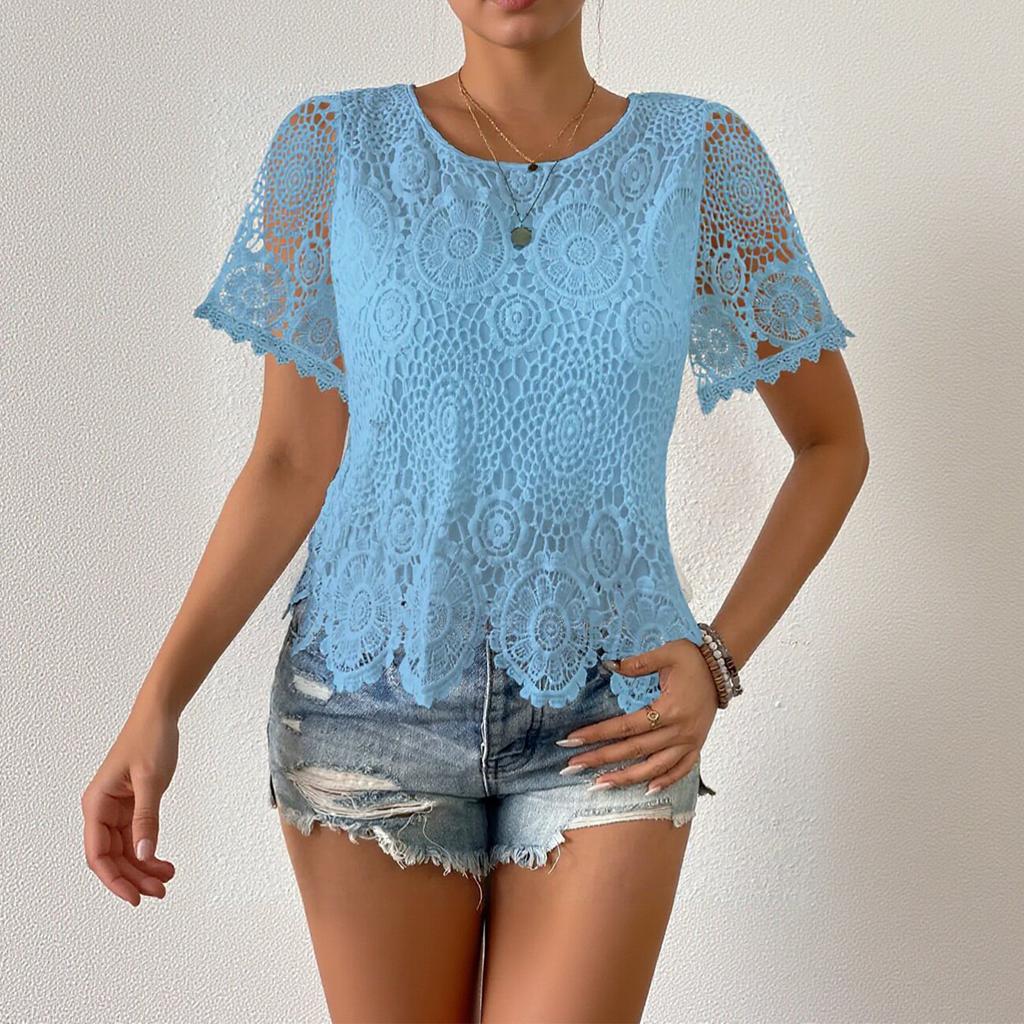 Casual dames T-shirt met ronde hals, kanten details en korte mouwen.