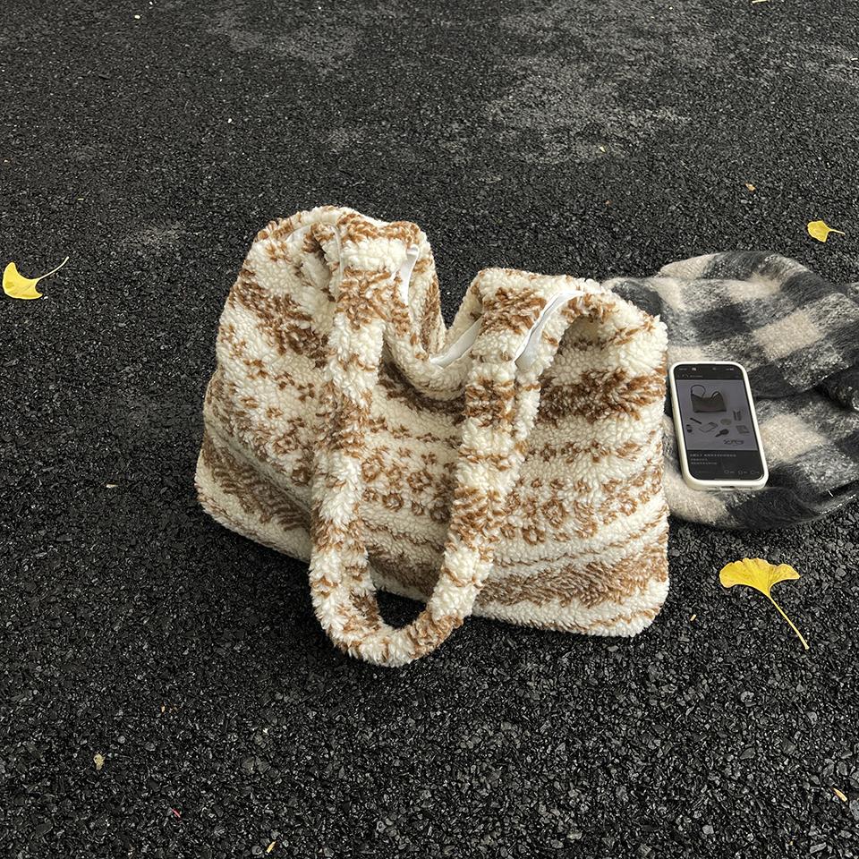 Vintage Handmade Bohemian Velvet Tote Bag Trendy Natural Material Crochet Shoulder Bags Hobo Bags Spacious chic for Daily