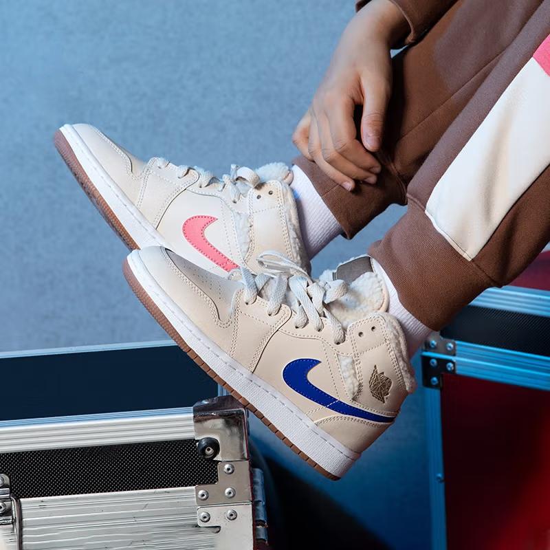 Jordan 1 Mid Utility Fleece Pearl White GS DO2207-264