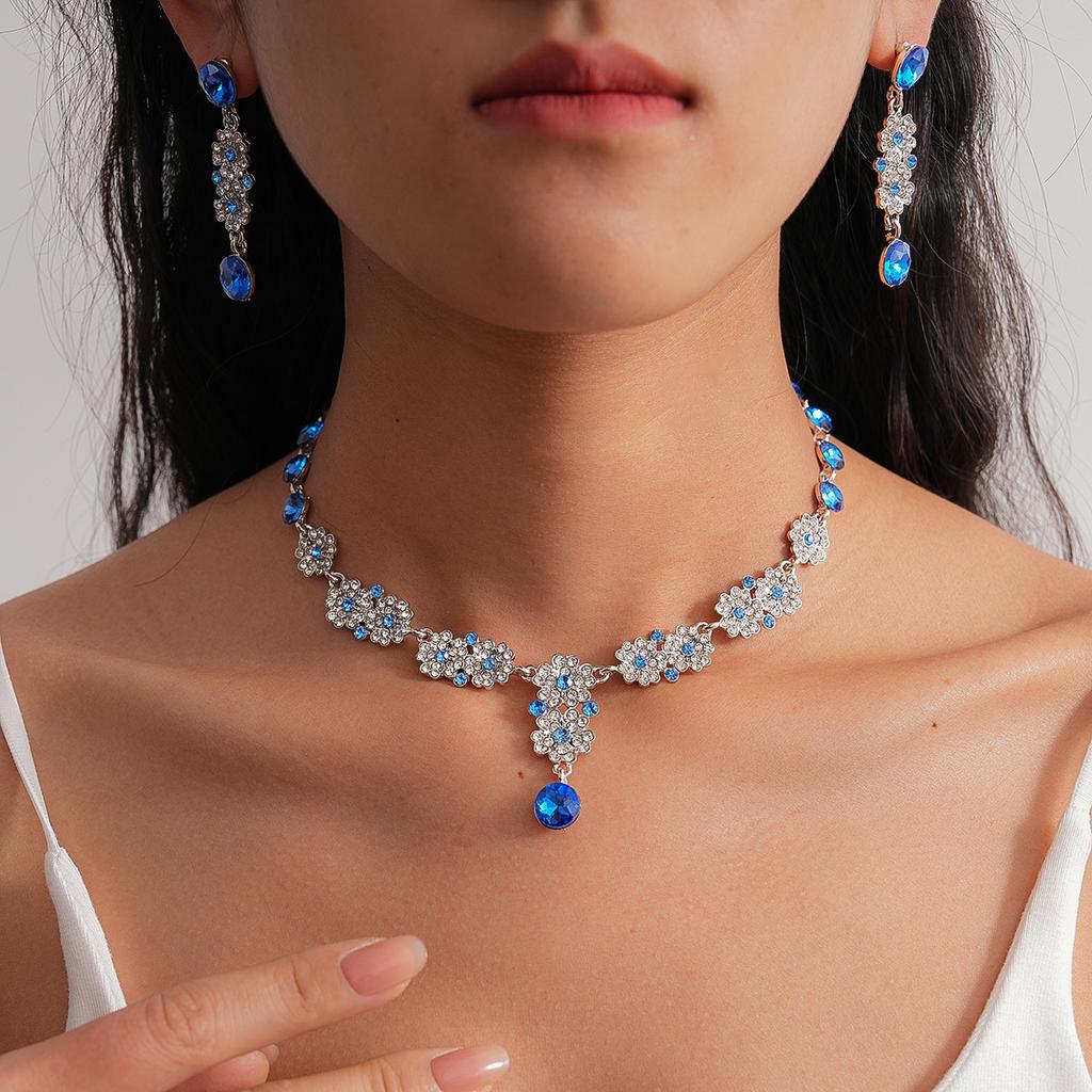 Diamond Flower Round Necklace Court Light Luxury Clavicle Chain Fashion Items