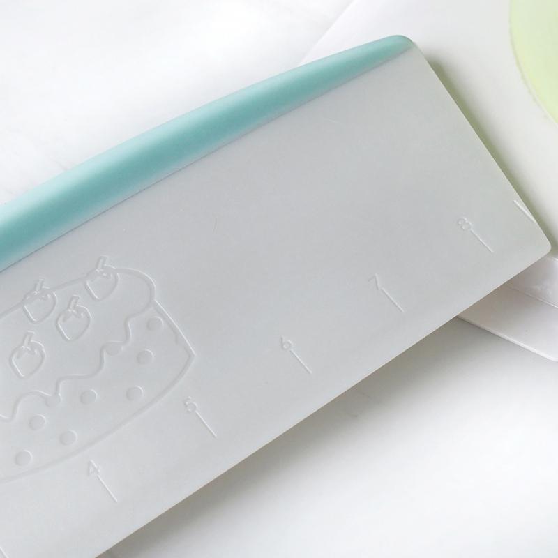 1Pcs  Pizza Dough Cutter With Scale Pastry Scraper Dough Knife Extra Large Bench Scraper Pastry Tools With Non-slip Handle