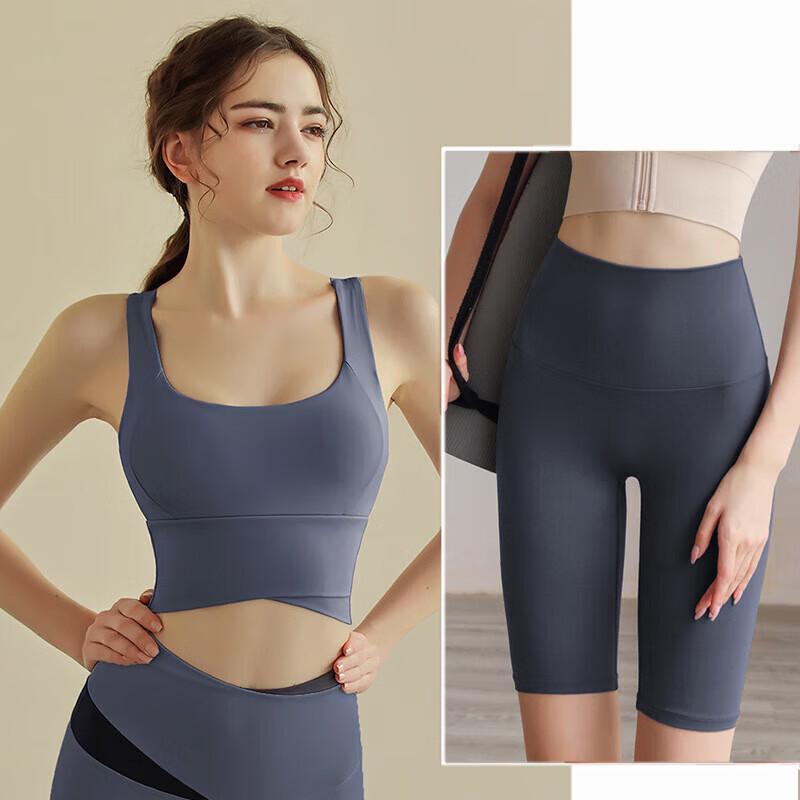Женский спортивный топ и капри для йоги