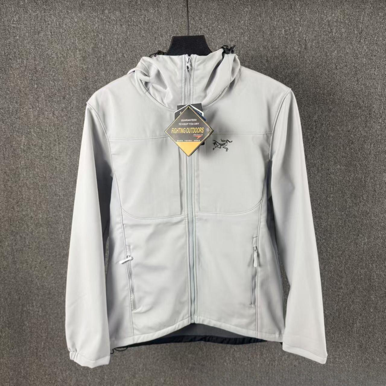 

Унісекс чорна софтшелл куртка: Тонкий фліс, вітро- та водонепроникний, ідеально підходить для весняного/осіннього верхнього одягу для активного відпочинку 3XL (150-170 jin) світло-сірого кольору