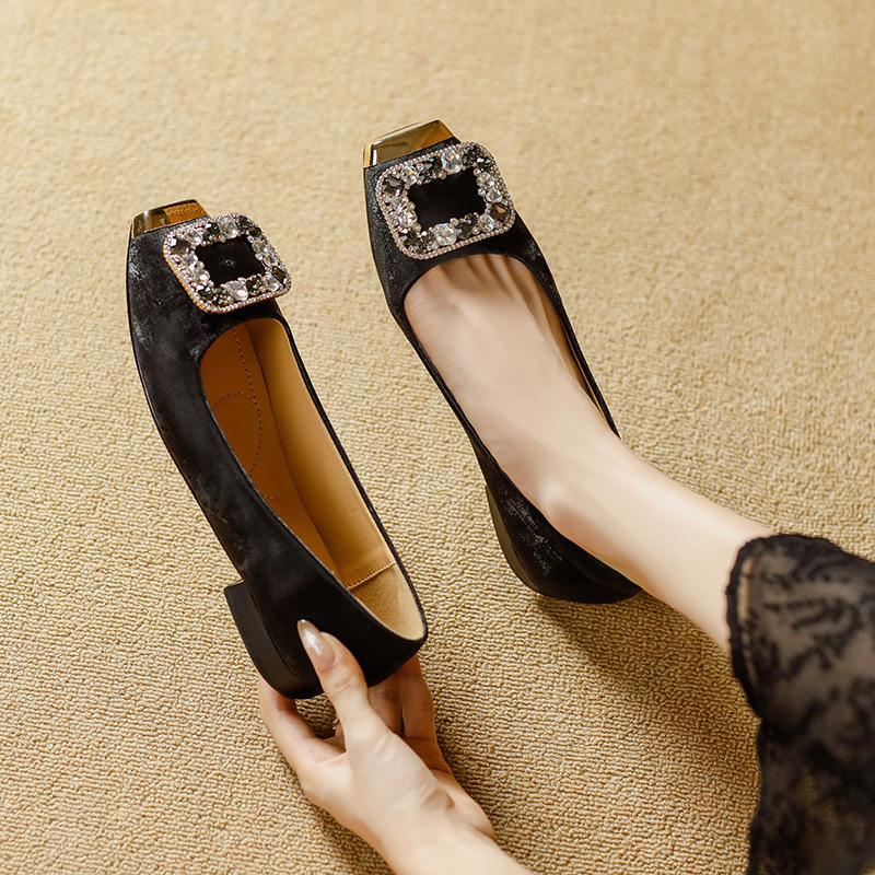 

Yuexinwang leather flat for Huizhou women s shoes Su Yinyin same single shoes rhinestone buckle spring new square head high heels 40 чорний