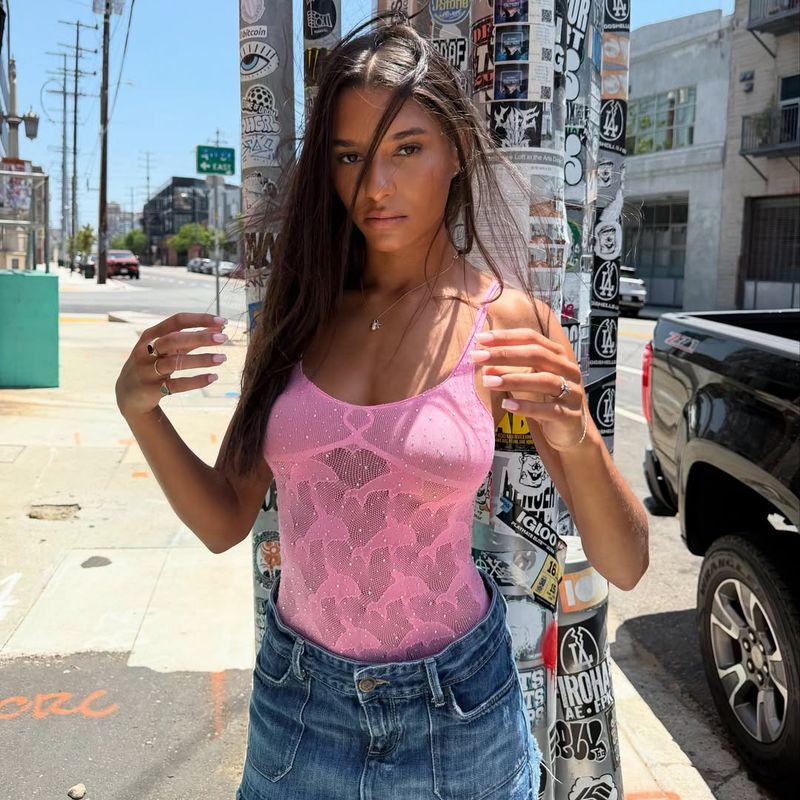 

Kkx Европейский и американский сексуальный уличный стиль гяру каблуки стразы сетка облегающий стройнящий U-образный вырез слинг цельный женский топ Pink All yards