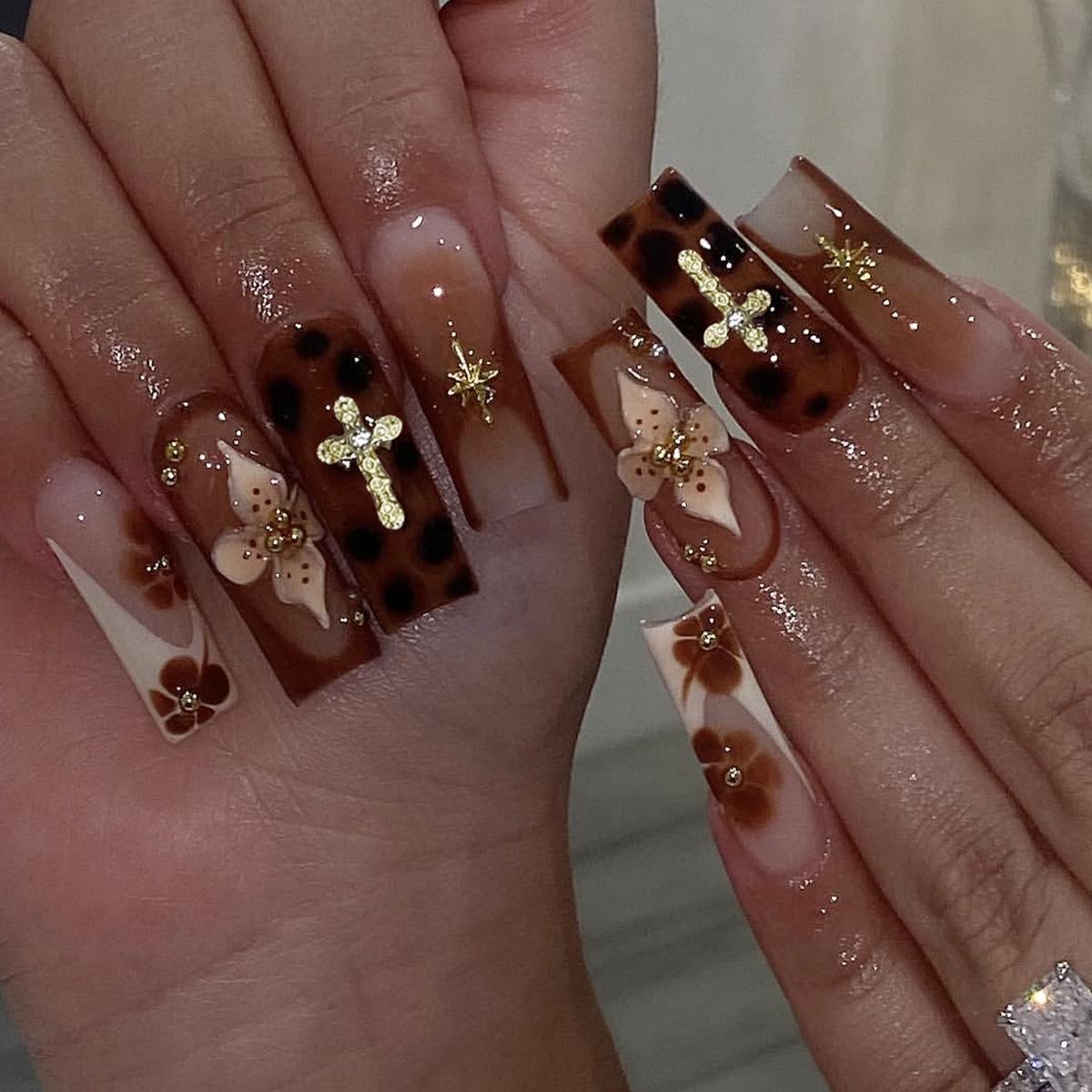 Gold Water Ripple with Sweet Flowers Square Fake Nails